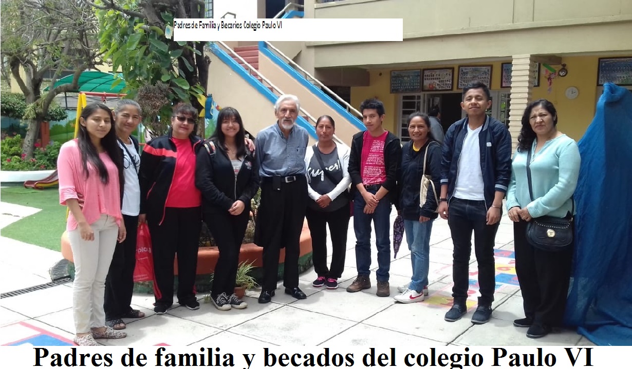 Padres de familia y becados del Colegio Paulo VI